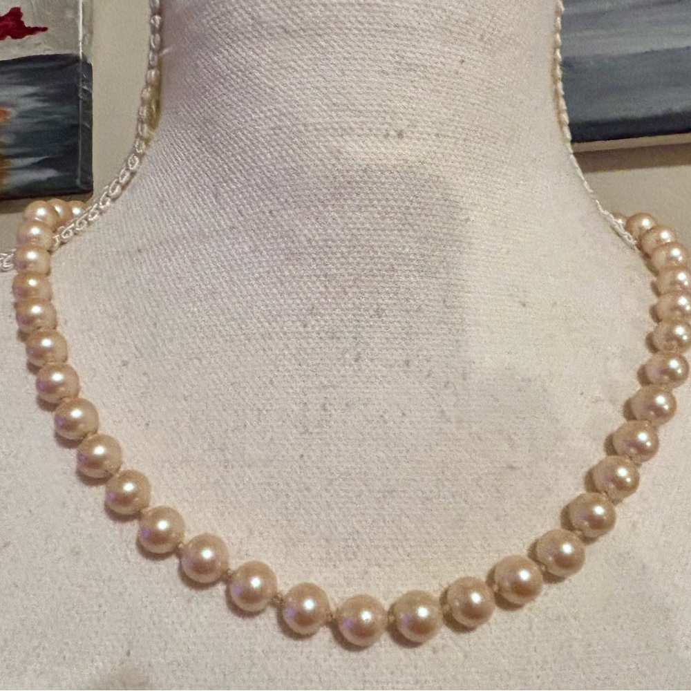 Signed Monet Cream Faux Pearl knotted Necklace.Timeless & Elegant - Picture 5 of 16